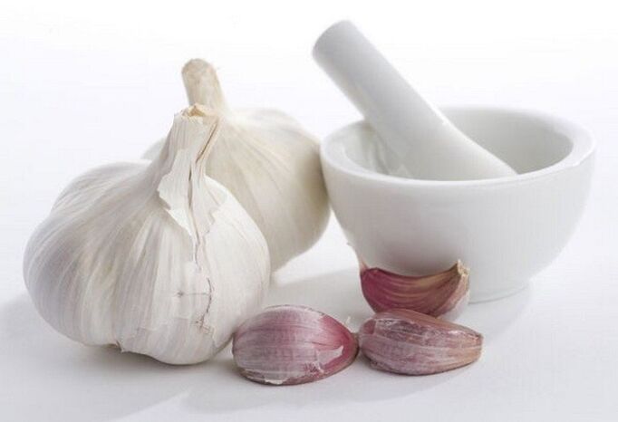 Garlic - a folk remedy for the treatment of worms in adults